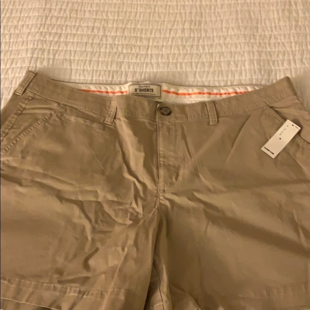 Old Navy 5” shorts in khaki NWT